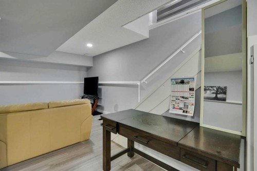 44 Falmead Road Ne, Calgary, AB - Indoor