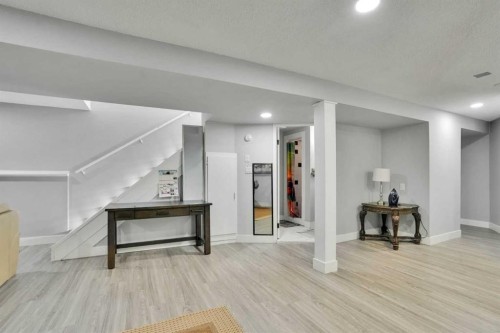 44 Falmead Road Ne, Calgary, AB - Indoor