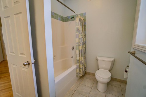 224 52 Avenue West, Claresholm, AB - Indoor Photo Showing Bathroom
