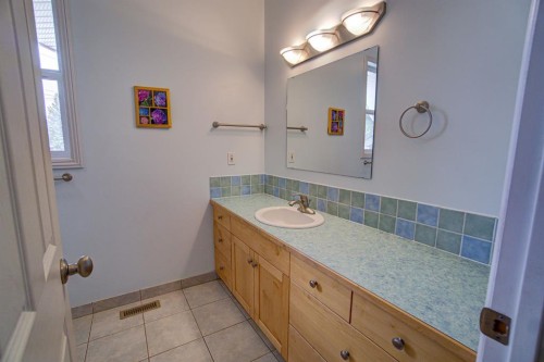 224 52 Avenue West, Claresholm, AB - Indoor Photo Showing Bathroom