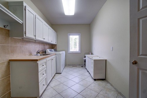 224 52 Avenue West, Claresholm, AB - Indoor Photo Showing Laundry Room