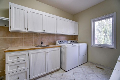224 52 Avenue West, Claresholm, AB - Indoor Photo Showing Laundry Room