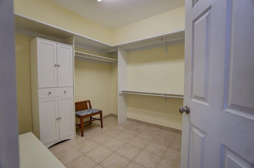224 52 Avenue West, Claresholm, AB - Indoor With Storage