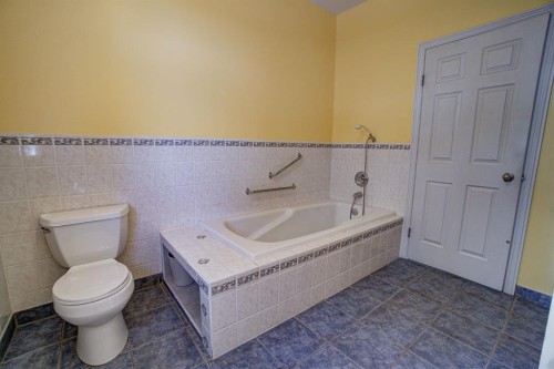 224 52 Avenue West, Claresholm, AB - Indoor Photo Showing Bathroom