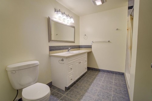 224 52 Avenue West, Claresholm, AB - Indoor Photo Showing Bathroom