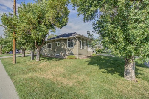 224 52 Avenue West, Claresholm, AB - Outdoor