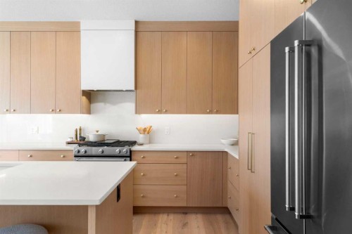 2853 14 Avenue Sw, Calgary, AB - Indoor Photo Showing Kitchen