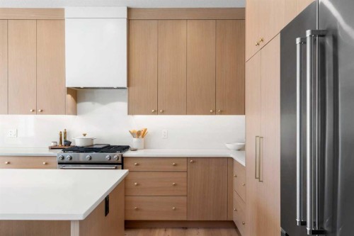 2853 14 Avenue Sw, Calgary, AB - Indoor Photo Showing Kitchen