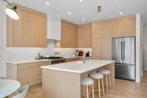 2853 14 Avenue Sw, Calgary, AB - Indoor Photo Showing Kitchen With Upgraded Kitchen