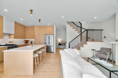 2853 14 Avenue Sw, Calgary, AB - Indoor Photo Showing Kitchen With Upgraded Kitchen