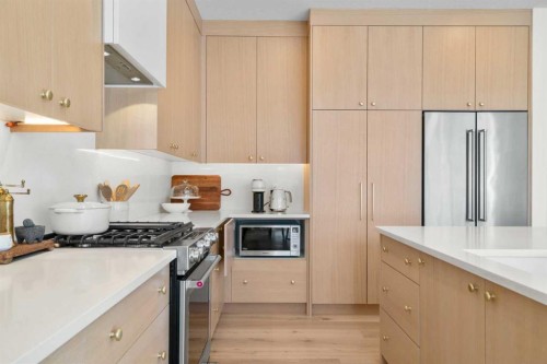 2853 14 Avenue Sw, Calgary, AB - Indoor Photo Showing Kitchen With Upgraded Kitchen