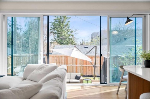 2853 14 Avenue Sw, Calgary, AB - Indoor Photo Showing Living Room