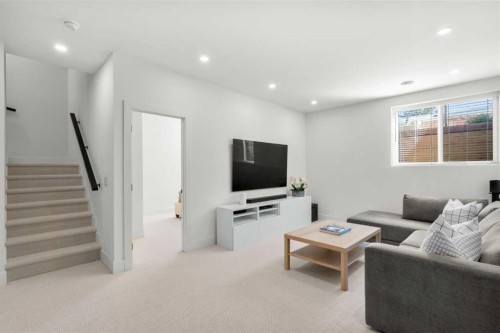 2853 14 Avenue Sw, Calgary, AB - Indoor