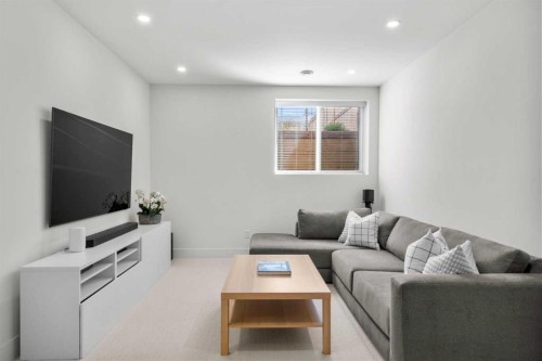 2853 14 Avenue Sw, Calgary, AB - Indoor Photo Showing Living Room