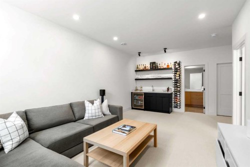 2853 14 Avenue Sw, Calgary, AB - Indoor Photo Showing Living Room