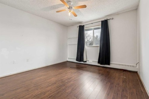 418-10 Dover Point Se, Calgary, AB - Indoor Photo Showing Other Room