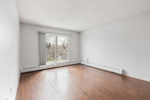 418-10 Dover Point Se, Calgary, AB - Indoor Photo Showing Other Room