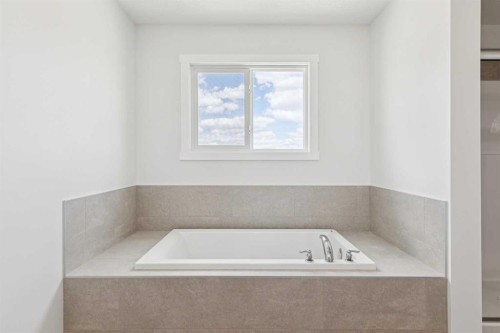 10 Quartz Gate, Balzac, AB - Indoor Photo Showing Bathroom
