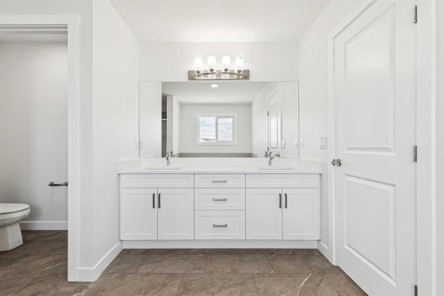 10 Quartz Gate, Balzac, AB - Indoor Photo Showing Bathroom
