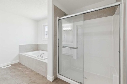 10 Quartz Gate, Balzac, AB - Indoor Photo Showing Bathroom