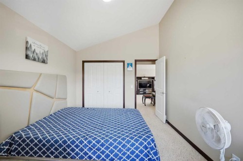 233 Aspenmere Circle, Chestermere, AB - Indoor Photo Showing Bedroom