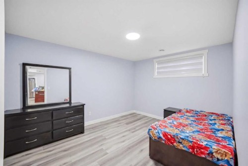 233 Aspenmere Circle, Chestermere, AB - Indoor Photo Showing Bedroom