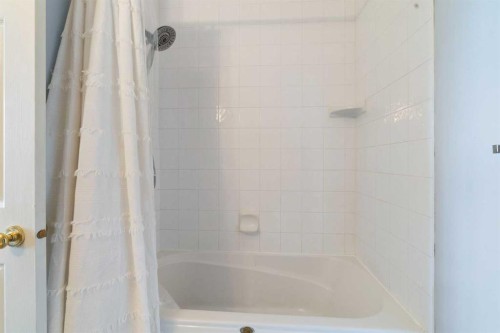 210-5703 5 Street Sw, Calgary, AB - Indoor Photo Showing Bathroom