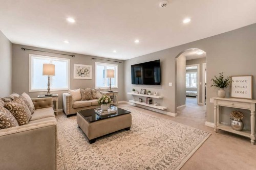 23 Aspen Summit Mount Sw, Calgary, AB - Indoor Photo Showing Living Room