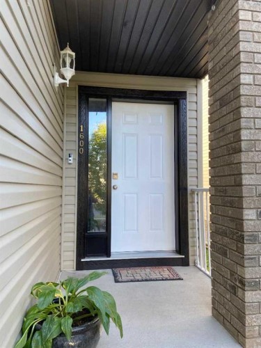 1600 Copperfield Boulevard Se, Calgary, AB 