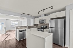 4 Evanscrest Gardens NW Calgary, AB T3P 0S1