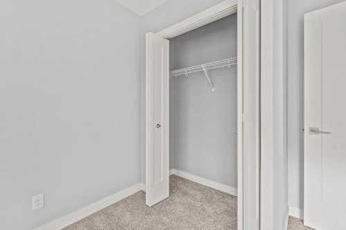 4 Evanscrest Gardens Nw, Calgary, AB - Indoor Photo Showing Other Room
