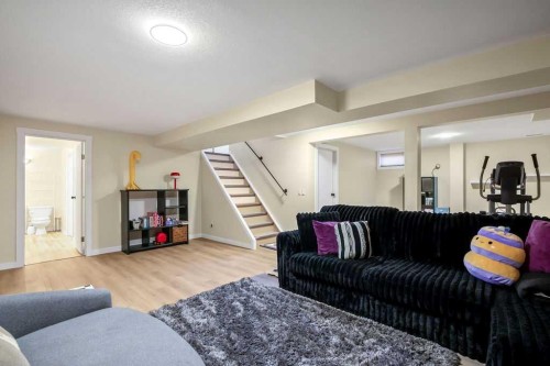 99 Beddington Crescent Ne, Calgary, AB - Indoor Photo Showing Living Room
