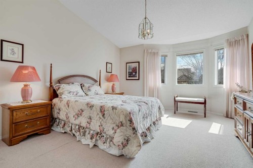 58 Evergreen Bay Sw, Calgary, AB - Indoor Photo Showing Bedroom