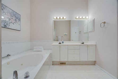 58 Evergreen Bay Sw, Calgary, AB - Indoor Photo Showing Bathroom