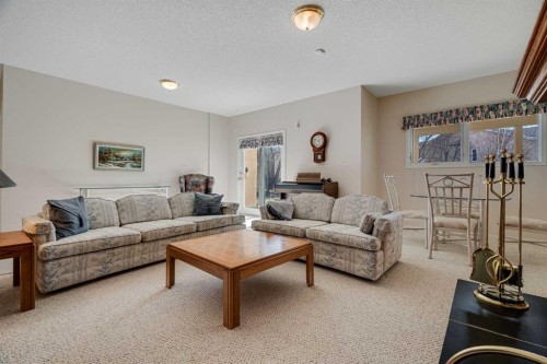 58 Evergreen Bay Sw, Calgary, AB - Indoor Photo Showing Living Room