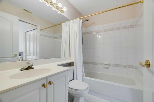 58 Evergreen Bay Sw, Calgary, AB - Indoor Photo Showing Bathroom
