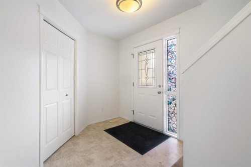 112 Everridge Drive Sw, Calgary, AB - Indoor Photo Showing Other Room