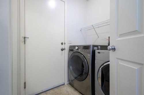 112 Everridge Drive Sw, Calgary, AB - Indoor Photo Showing Laundry Room