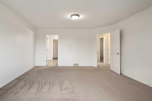 112 Everridge Drive Sw, Calgary, AB - Indoor Photo Showing Other Room