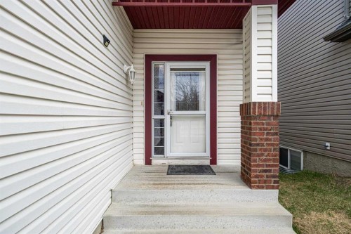 112 Everridge Drive Sw, Calgary, AB - Outdoor With Exterior