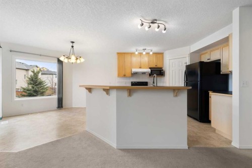 112 Everridge Drive Sw, Calgary, AB - Indoor Photo Showing Kitchen