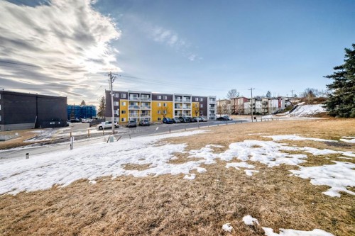 302-4455A Greenview Drive Ne, Calgary, AB - Outdoor