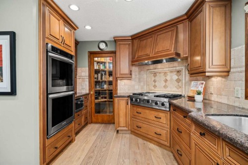 527 Scimitar Bay Nw, Calgary, AB - Indoor Photo Showing Kitchen With Upgraded Kitchen