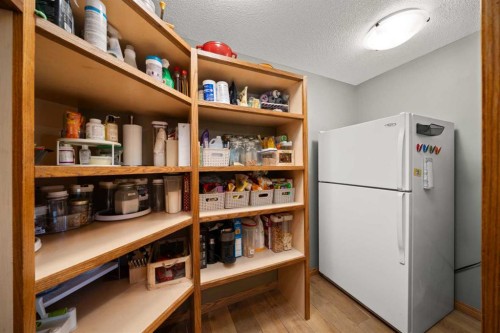 527 Scimitar Bay Nw, Calgary, AB - Indoor