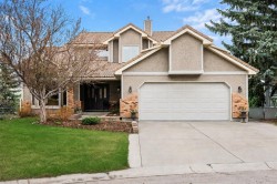 527 Scimitar Bay NW Calgary, AB T3L 1S6