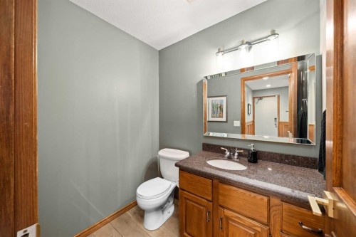 527 Scimitar Bay Nw, Calgary, AB - Indoor Photo Showing Bathroom