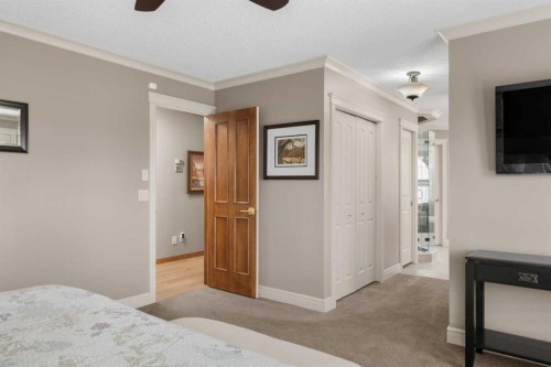 527 Scimitar Bay Nw, Calgary, AB - Indoor Photo Showing Bedroom
