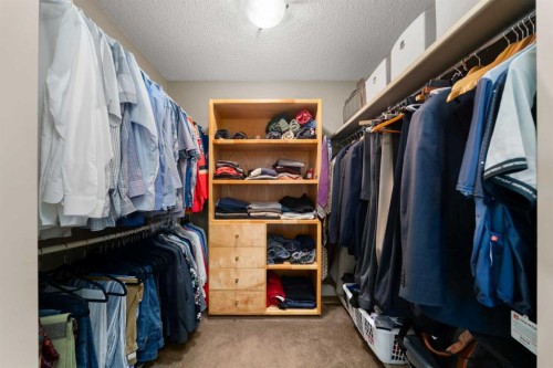 527 Scimitar Bay Nw, Calgary, AB - Indoor With Storage