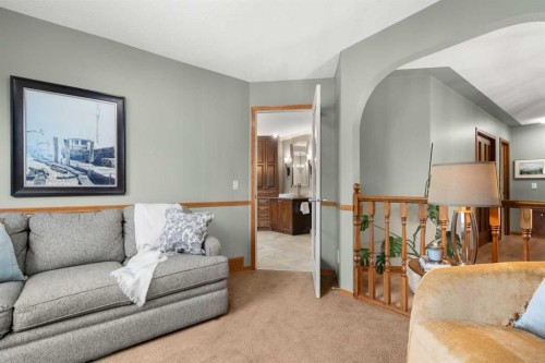527 Scimitar Bay Nw, Calgary, AB - Indoor Photo Showing Living Room