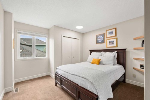 527 Scimitar Bay Nw, Calgary, AB - Indoor Photo Showing Bedroom